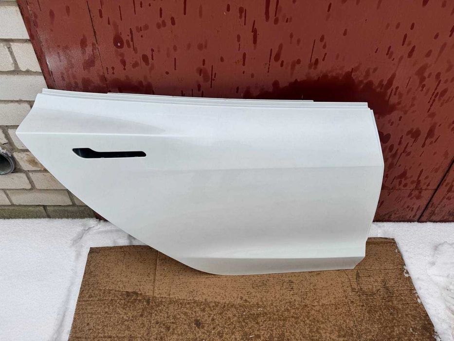 Двері задні праві білий перламутр (White pearl PPSW) Tesla Model 3