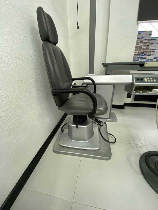 Робоче крісло лікаря офтальмолога TOPCON  IS-500