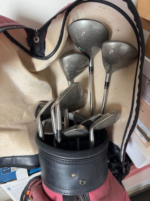 Conjunto completo de golfe com carrinho – ótimo estado