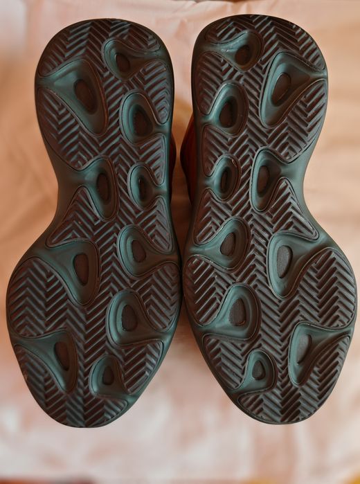 Buty Yezzy 700 V3  Copper Fade  Adidas