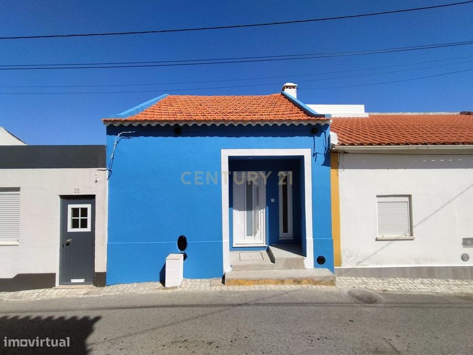 Moradia T2 a estrear, com logradouro, em Vale do Paraíso