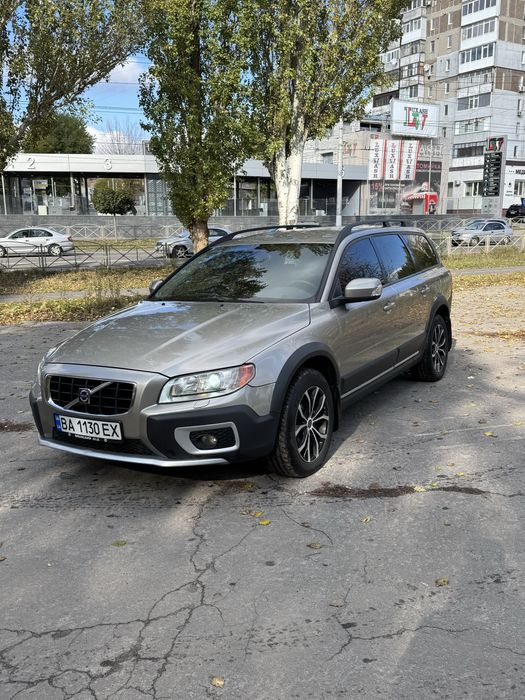 Volvo XC70 — надійний повнопривідний універсал у чудовому стані