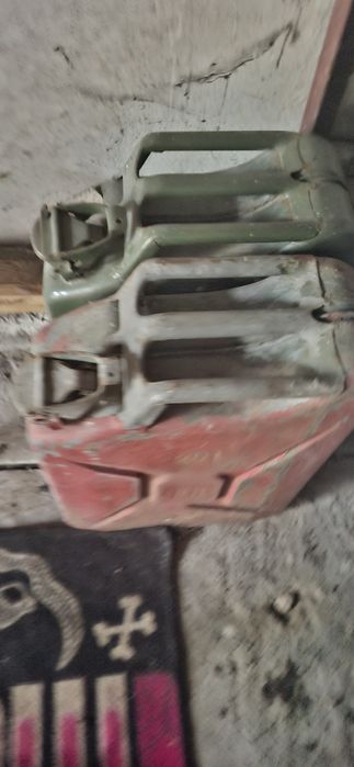 Mam na sprzedaż pusty karnister 20 l