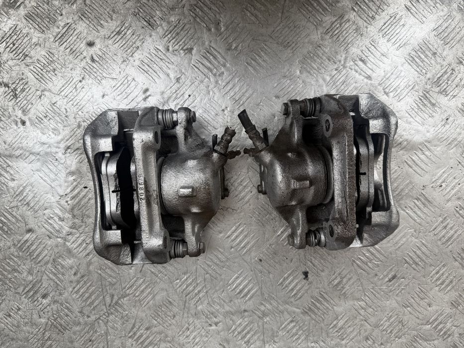 Суппорт передний Мерседес 124 mercedes w124 год 1990