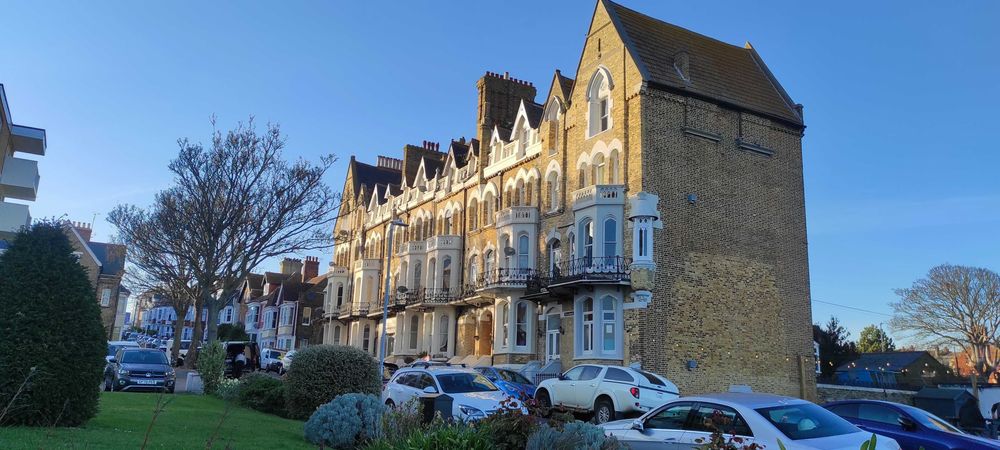 Співпраця, послуги локального представництва у Великобританії.