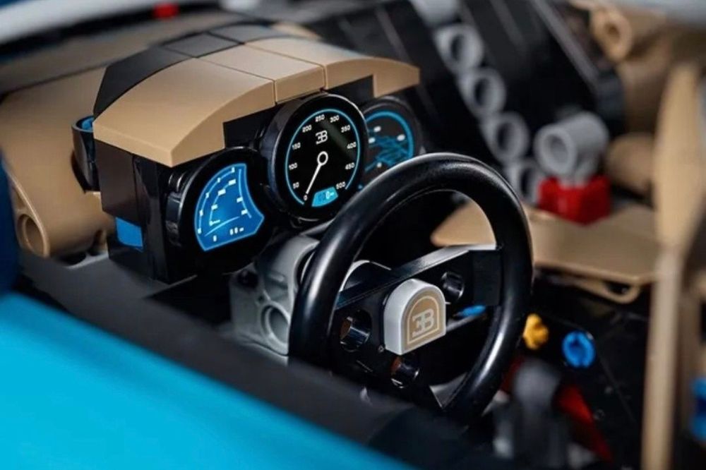 Конструктор Bugatti Chiron 1:8 (42083)