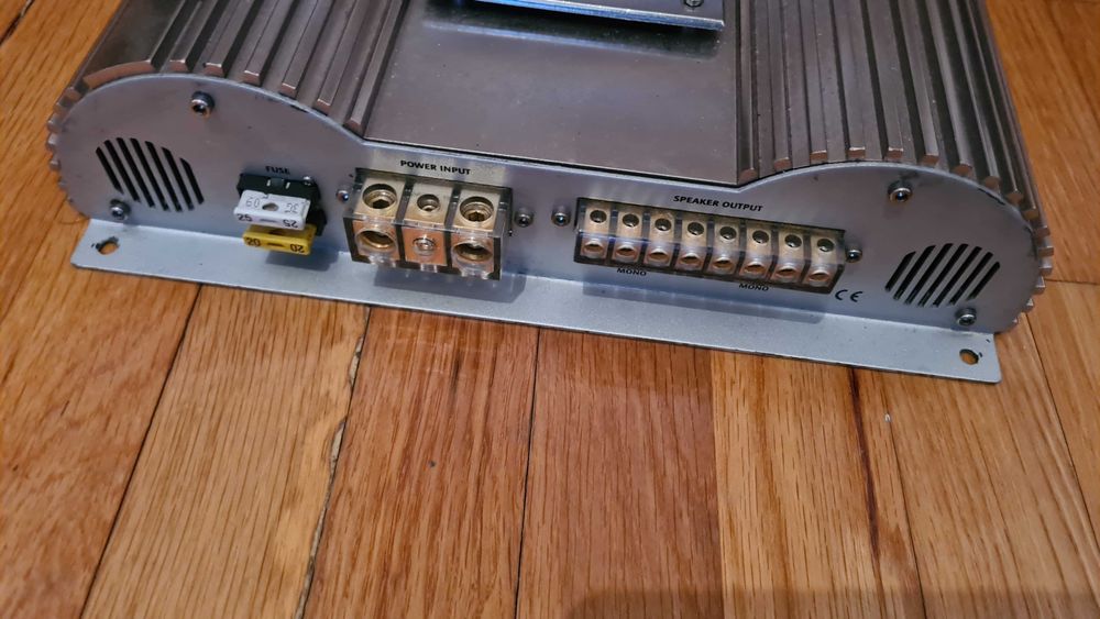 Amplificador Magnat Combat 4000