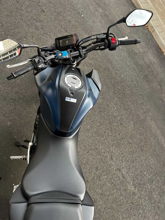 Moto honda CB125R 2023