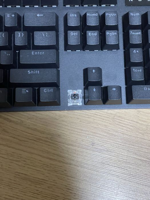 Клавіатура ігрова, чьорні свічі