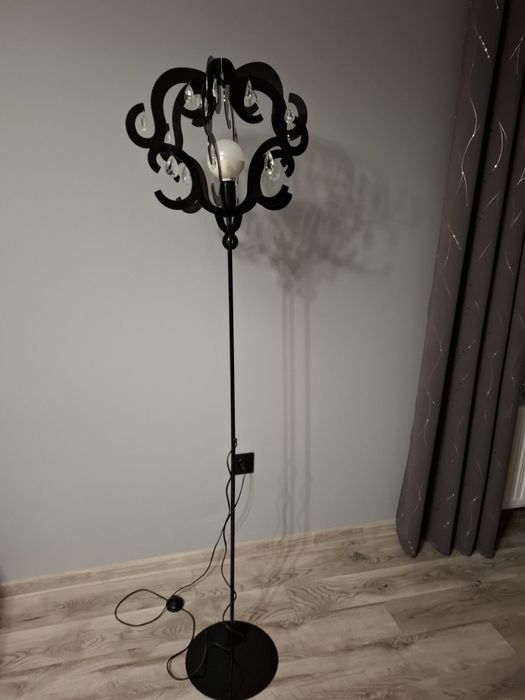 Lampa stojąca do salonu.