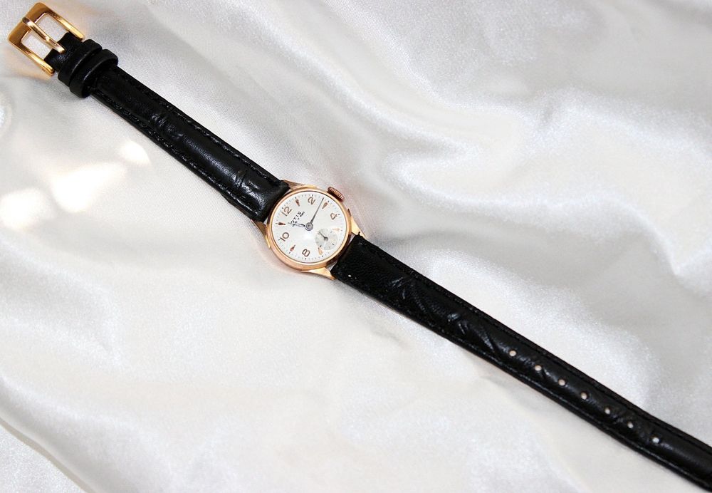 Золотий годинник швейцарський