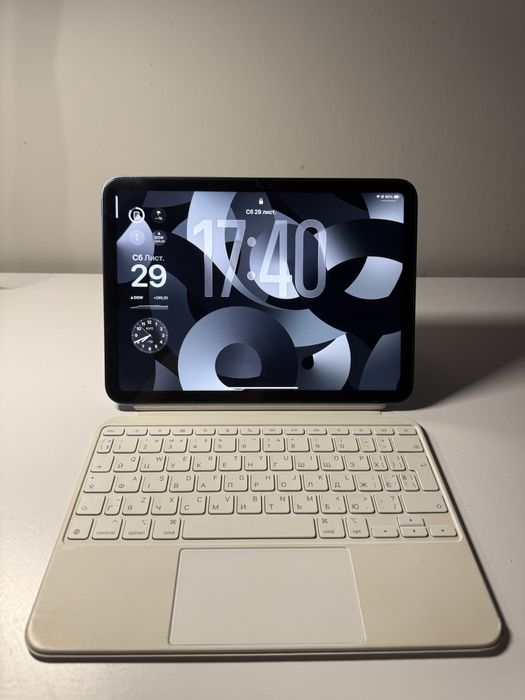iPad 10-го покоління 2022 року • 64 ГБ • Чудовий стан + Magic Keyboard