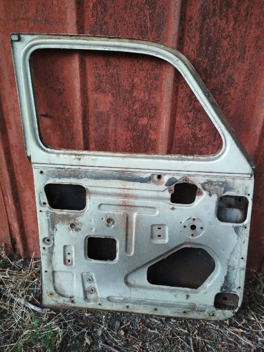 Продам переднюю левую дверь на Москвич 403.