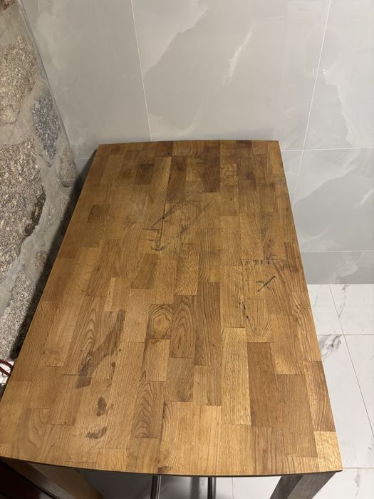 Mesa alta e 4 cadeiras