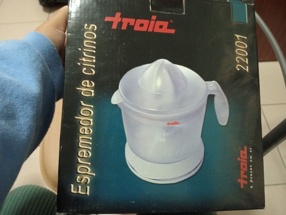 Espremedor elétrico de citrinos