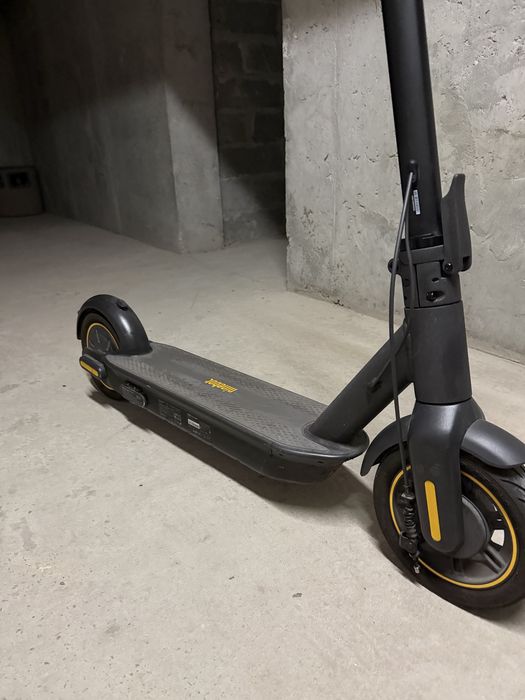 Електросамокат Ninebot kickscooter Max G30
