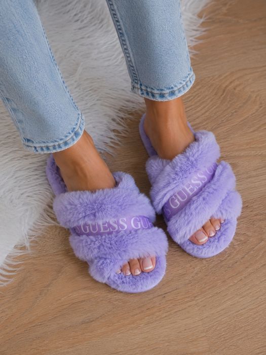Puszyste futrzane klapki Guess, futrzaki Guess, papcie domowe, r. 38