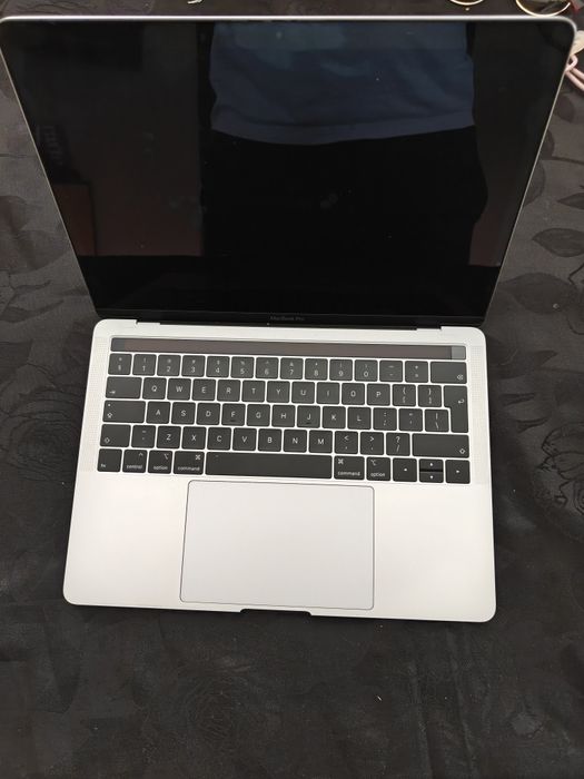 MacBook Pro 13 2018458406516638371842