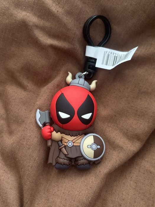 Колекційний брелок Marvel  Дедпул вікінг