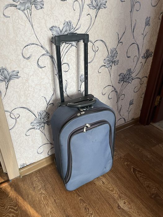 Продам валізу чемодан бу.
