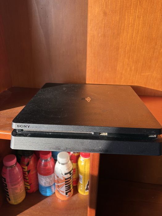 PS4 Slim 500GB (2017) – Bom Estado