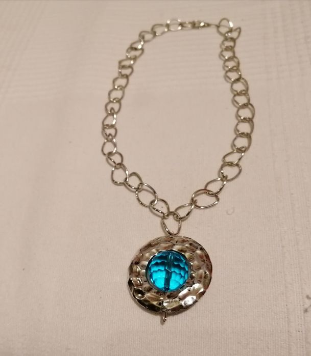 Colar  novo, feito à mão