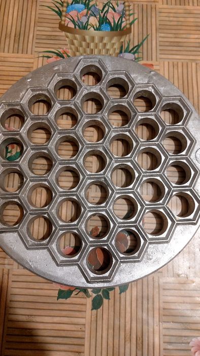 Пельменница СССР,  вес больше 1 кг... Состояние. Пищевой алюминий.