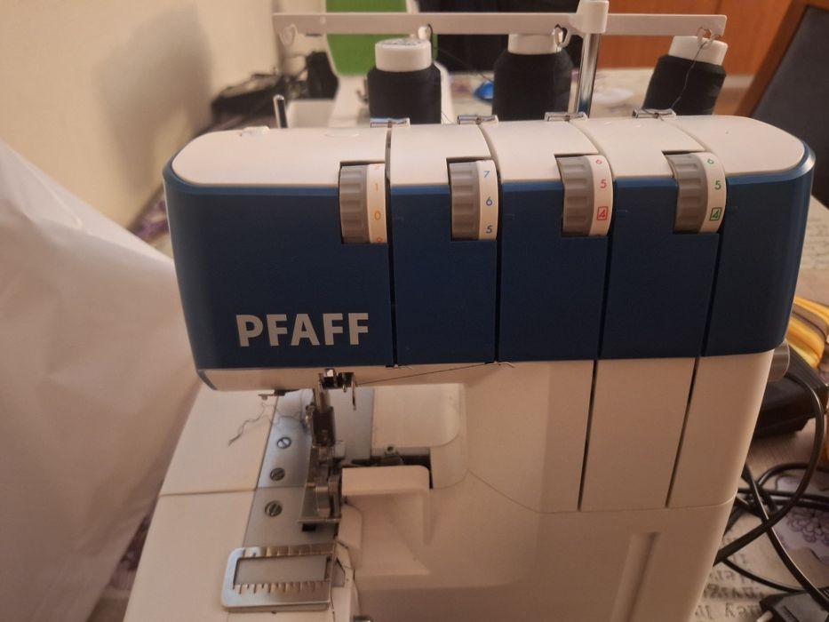 Maquina costura overlock Pfaff 1000