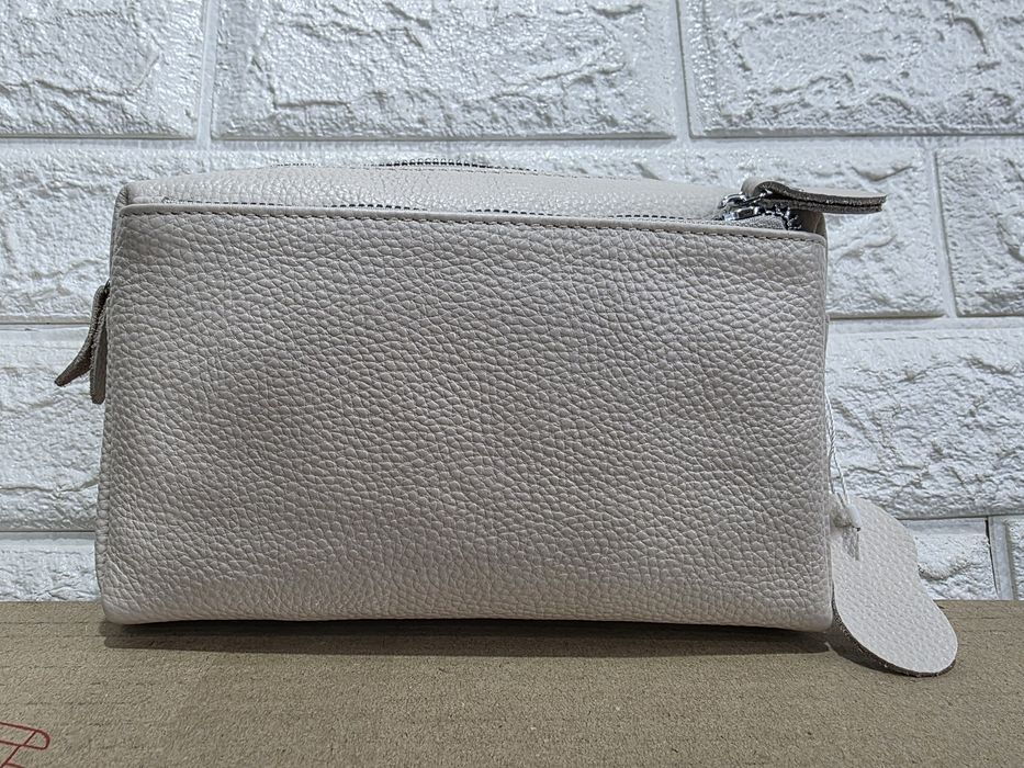 Сумка кросс боди клатч женская кожанная светло-бежевая маленькая