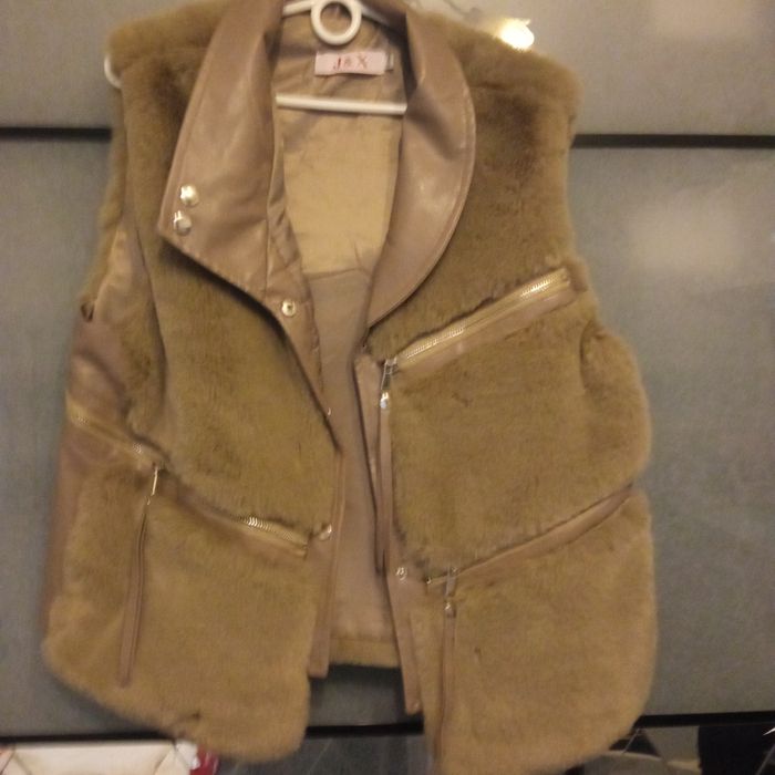 Kamizelka z eko skóry z misiem