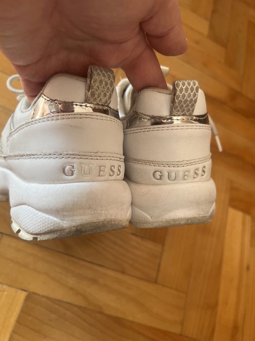 Sneakersy sportowe Guess 37