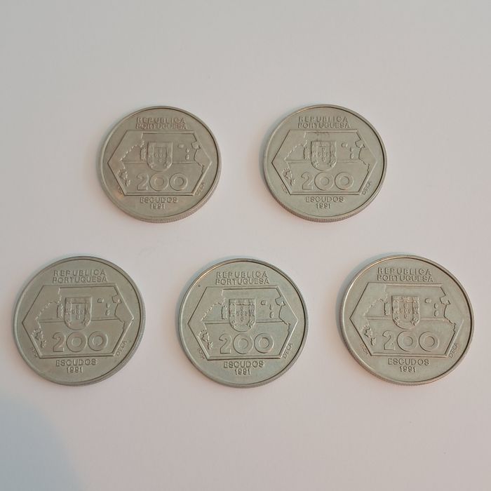 200 Portuguese Escudos