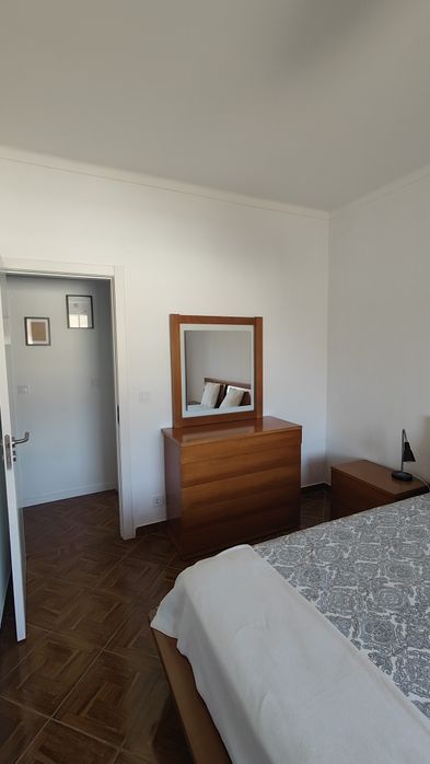 Alugo Quarto Solteiro Vale da Amoreira