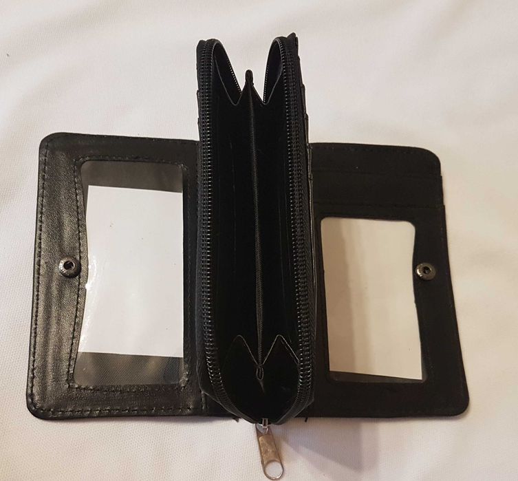 Czarny portfel damski lakierowany