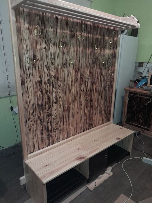 Вешалка в прихожую