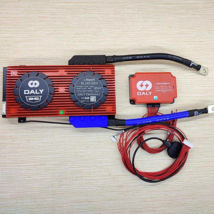 BMS Daly LiFePO4 8S 24 вольта 200A с Bluetooth и балансиром 5А