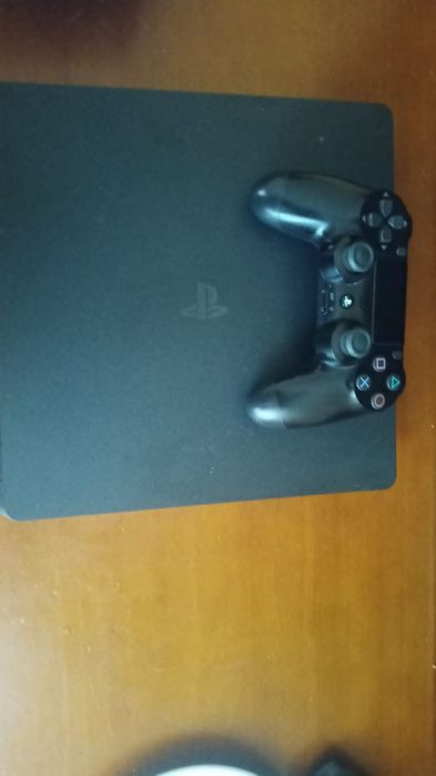 Ps4 com 7 jogos e com dualsense