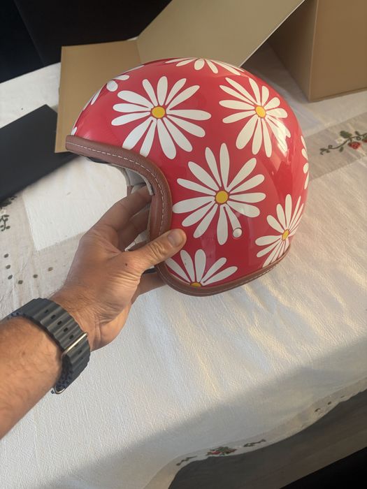 Vendo capacete mota “Agatha Ruiz de la Prada”.