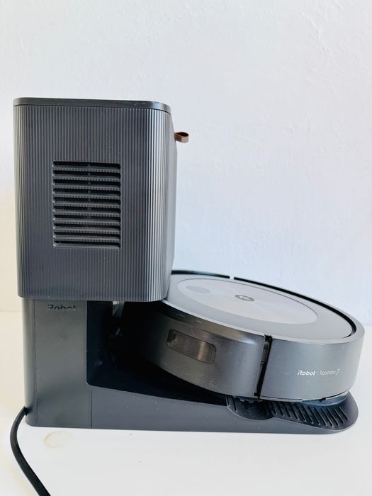 Robot Roomba J7+ stacja dokująca Clean Base czarny aplikacja
