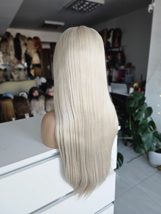 Długa peruka premium Stella jasny słowiański blond naturalny efekt