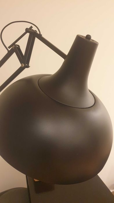 Candeeiro de pé- Área