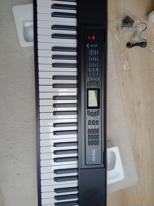 Nowy keyboard + statyw+ siedzonko