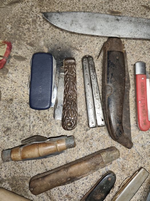 Vários canivetes antigos