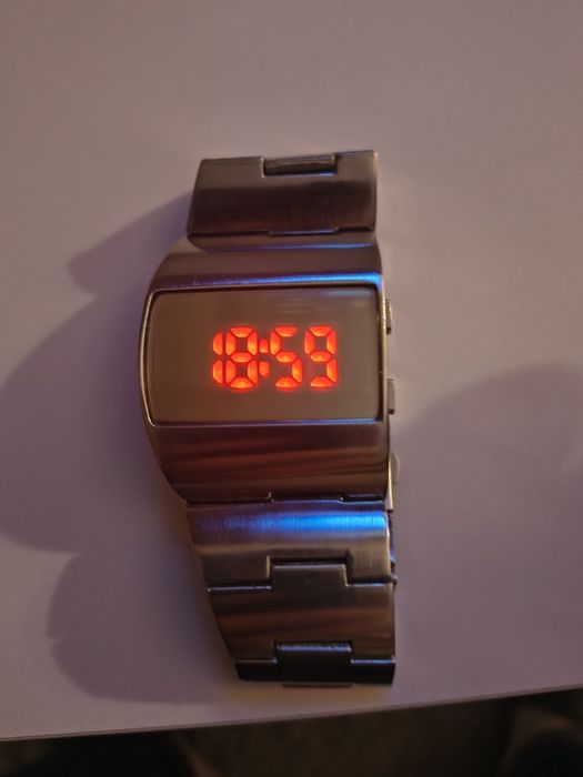 Zegarek męski retro wyświetlacz LED