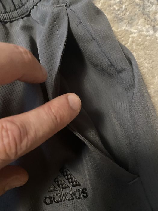 Продам мужские  шорты-карго от бренда Adidas ( оригинал р. S/M .