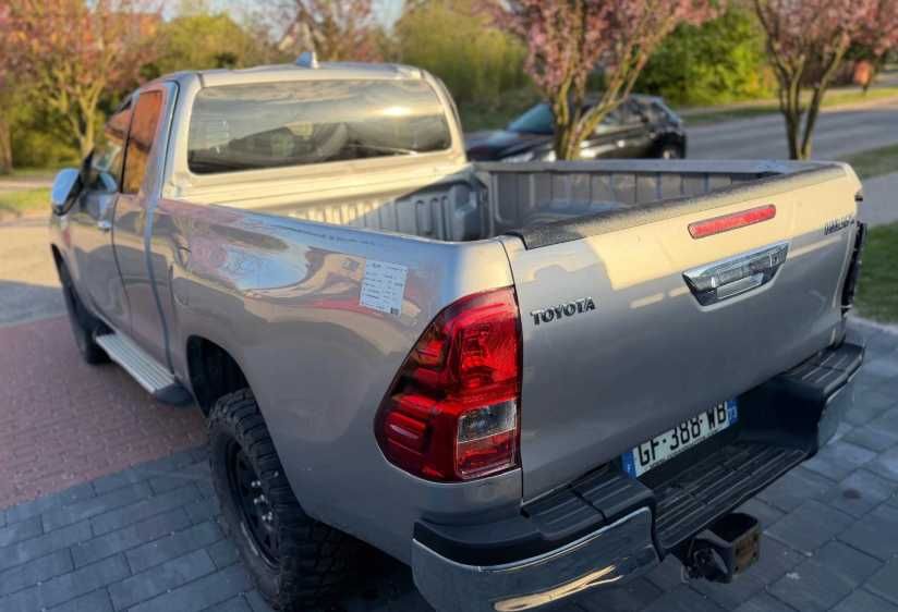 Разборка Toyota Hilux капот