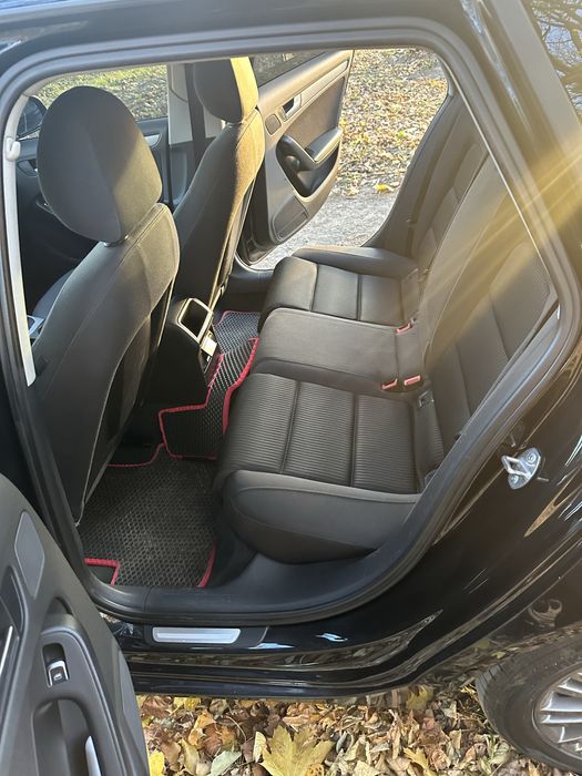 Сідушки Audi a4 b8 2012 + дверні карти