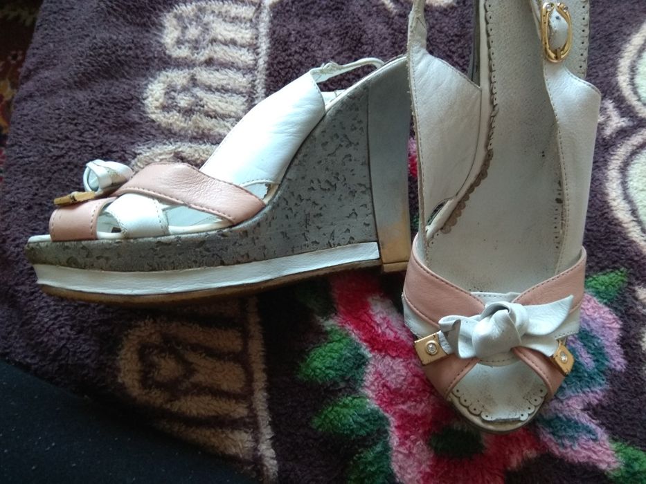 Босоніжки шкіряні