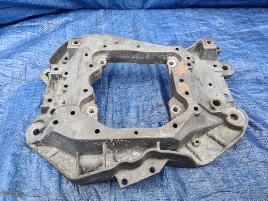 ŁAPA podpora skrzyni biegów AUDI A6 A7 C7 oryginał