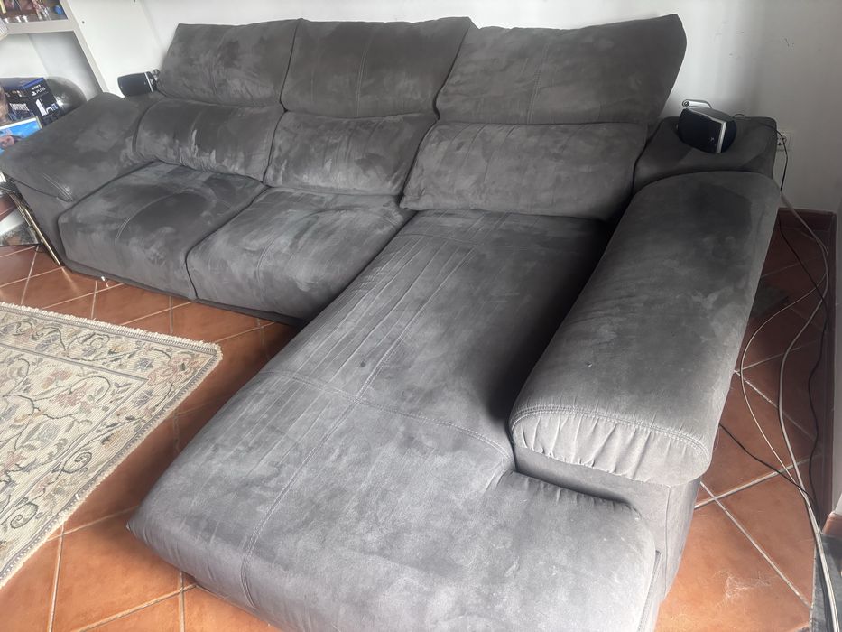 Sofa reclinavel e com assentos extensiveis. .